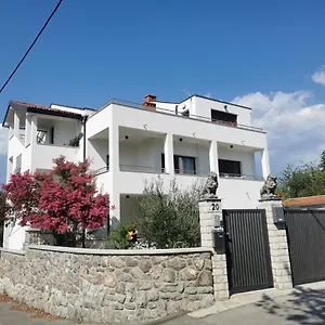 apartmani-nika-rijeka.primorje-gorskikotar.com/